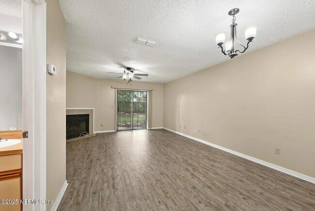 Building Photo - 85 Debarry Ave