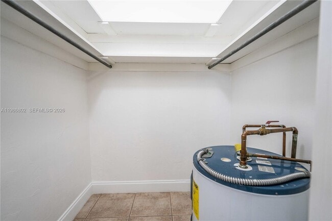 Building Photo - 715 NE 6th St