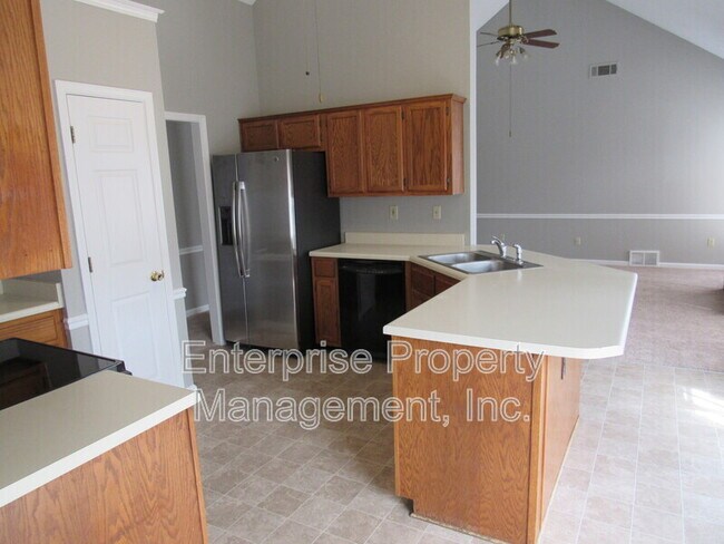 Building Photo - 7037 Meadowlands Pl