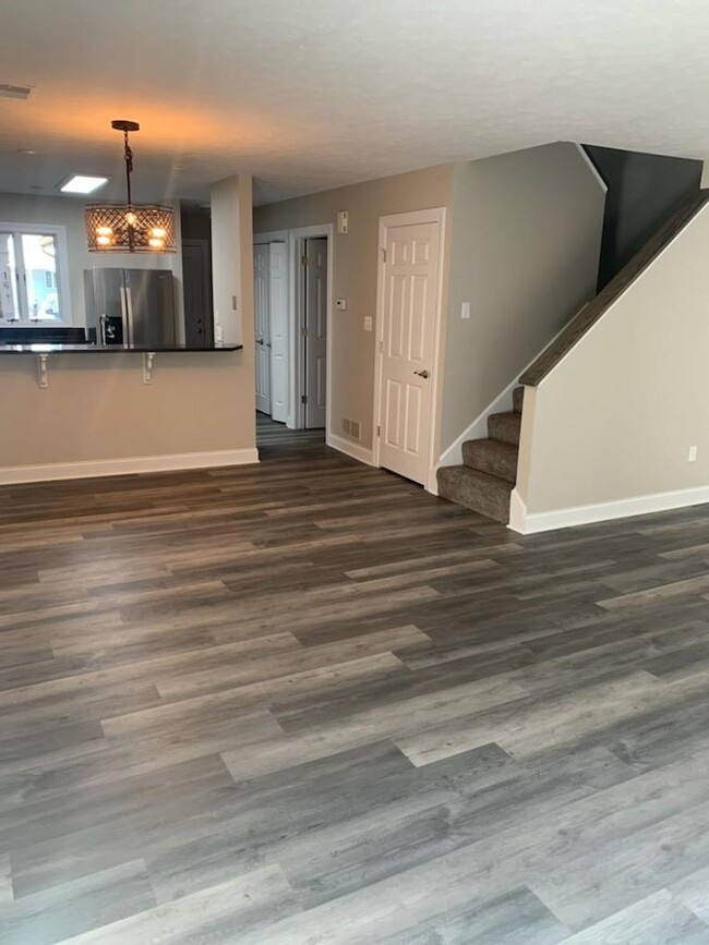 Building Photo - 2 Bedroom 2 1/2 Bath Condo