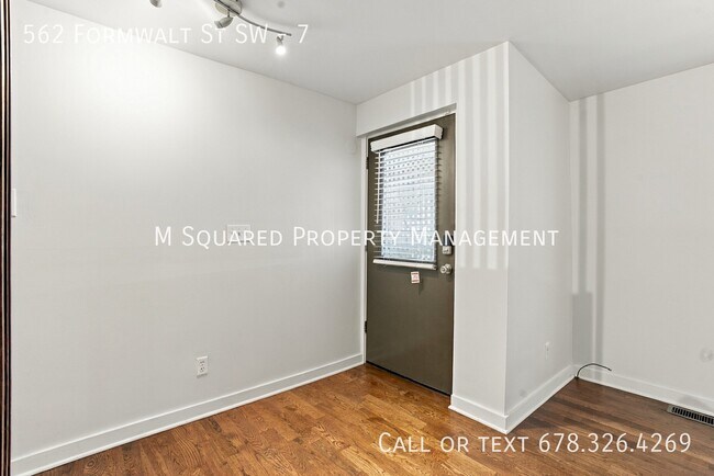 Building Photo - 562 Formwalt St SW