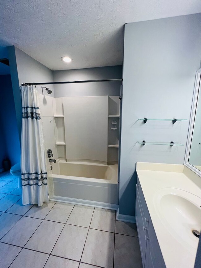 Building Photo - Donahue Crossing Condos, Unit 403