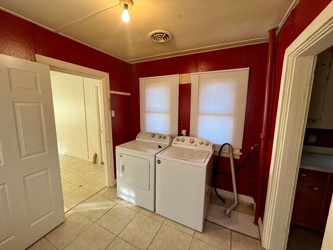 Building Photo - 3 Bed | 1 Bath | House