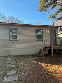 Building Photo - NICE CORNER LOT HOME. WILL TAKE SEC 8