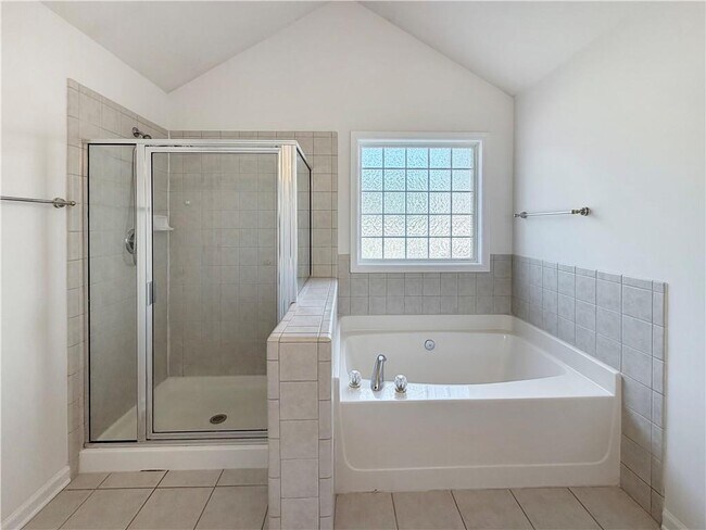Building Photo - 3385 Stoneleigh Run Dr NE
