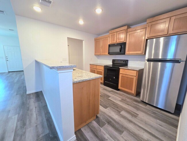Building Photo - AVAILABLE NOW! (SECTION 8 ACCEPTED)