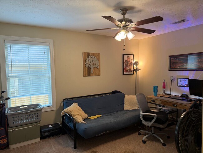 Building Photo - 513 Greentree Terrace