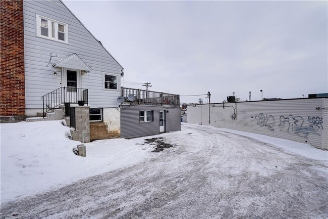 Building Photo - 1070 Gravel Rd