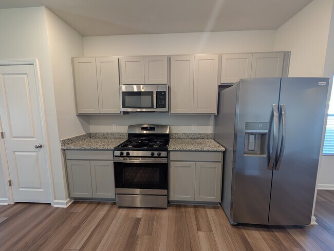Building Photo - 2298 Beechwood Vw Dr
