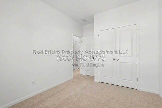Building Photo - 1812 Alexander Village Main Dr
