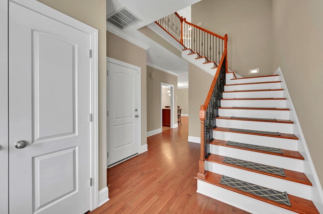 Building Photo - Brook Hollow