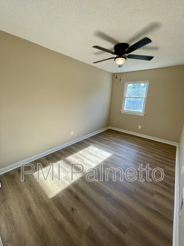 Building Photo - 4716 Palm Tree Ln