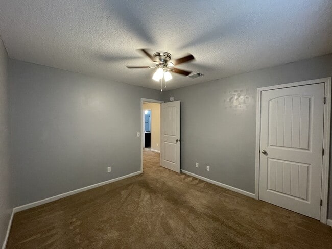 Building Photo - Home For Rent