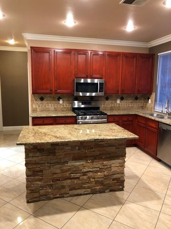 Building Photo - Sunridge