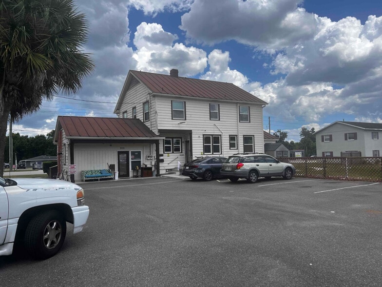 Building Photo - 300 Spg Gdn Ave S