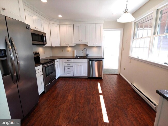 Building Photo - 719 Monmouth Ave