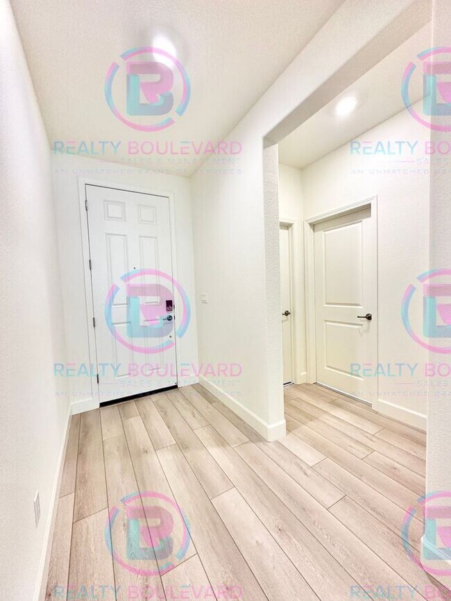 Building Photo - Modern Elegance in the Heart of Carson City- 3-Bedroom Home