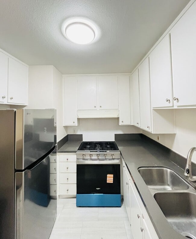 Building Photo - 2 Bedroom, 2 Bathroom South Coast Villas Second Floor Condo