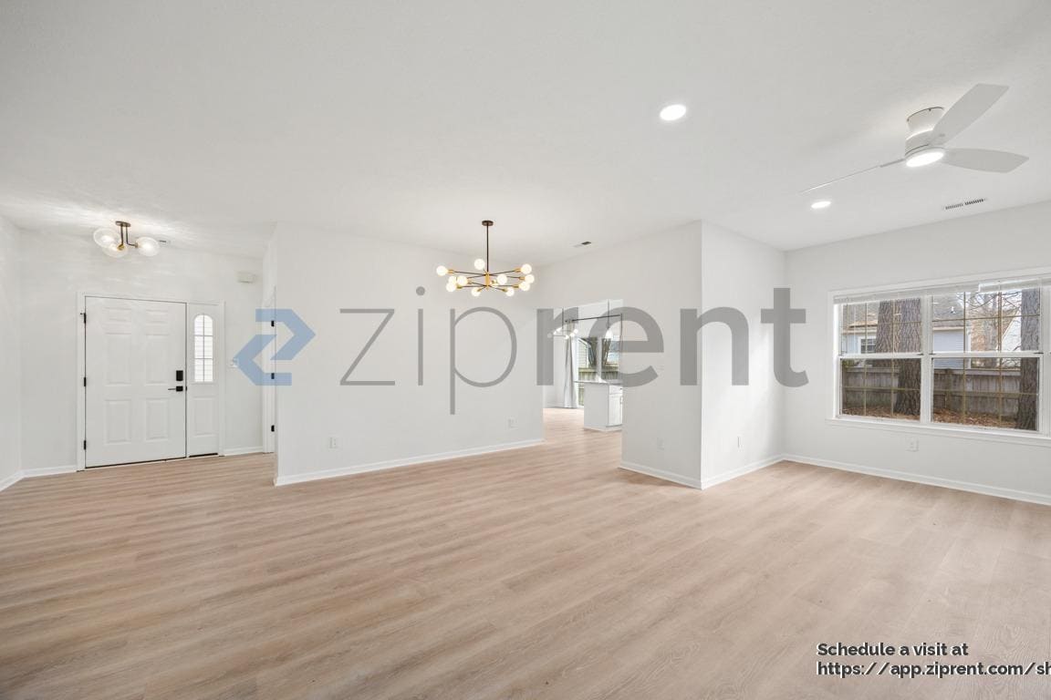 Building Photo - 952 Heathland Dr