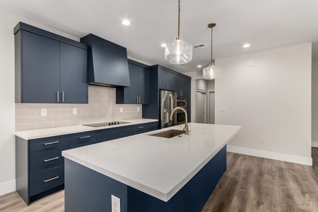 Building Photo - 165 E Lexington Ave