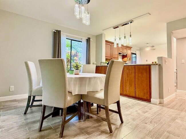 Building Photo - 10615 Ocean Palm Way