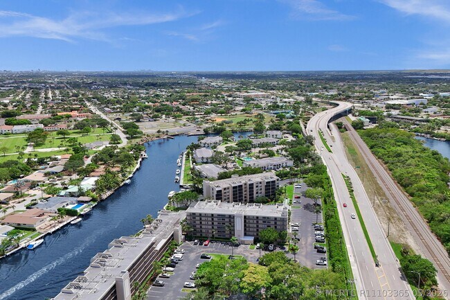 Building Photo - 12 Royal Palm Way