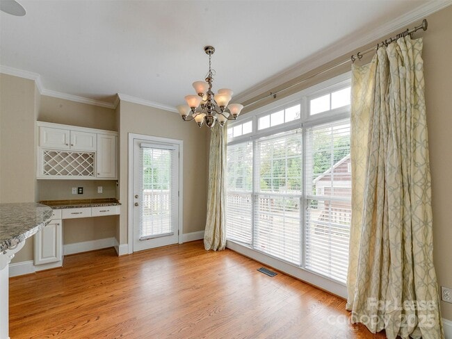 Building Photo - 620 Marsh Rd