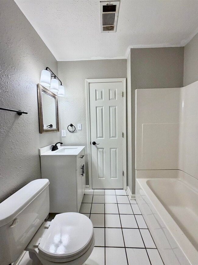 Building Photo - 271 Meadowland Dr