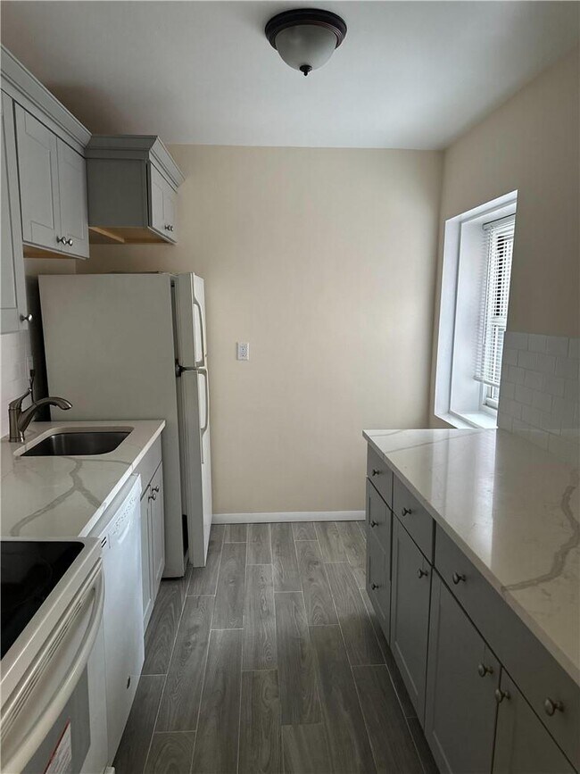 Building Photo - 45 E Hartsdale Ave