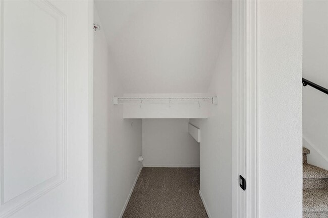 Building Photo - Spacious Puyallup Townhouse | 3-Bed Home with Main-Floor Primary Suite & Stainless Steel Appliances!
