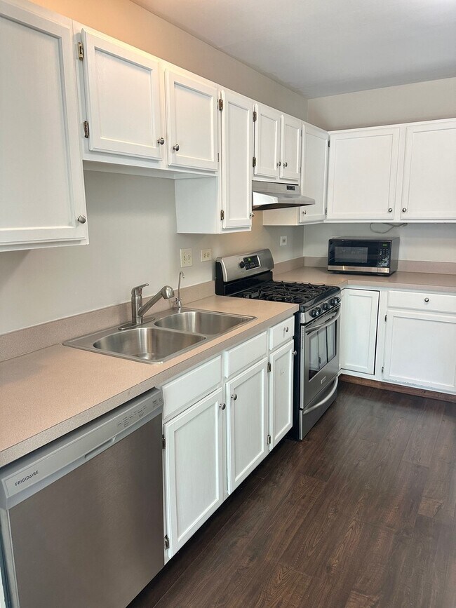 Building Photo - 24 Cedar Grove Ct