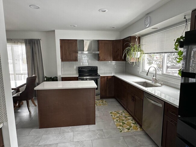 Building Photo - 5017 Saffron Dr