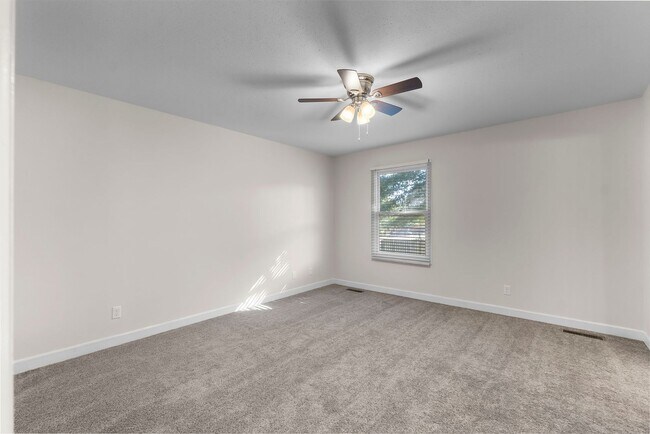 Building Photo - Spacious House in Cape Girardeau, Alma Schrader School District