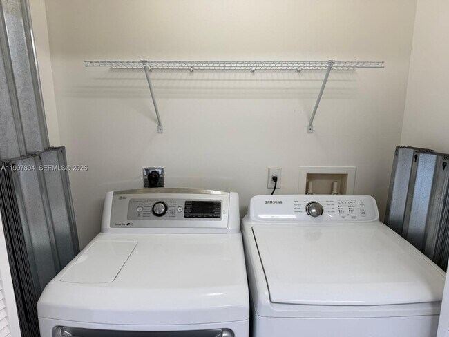 Building Photo - 6676 SW 115th Ct