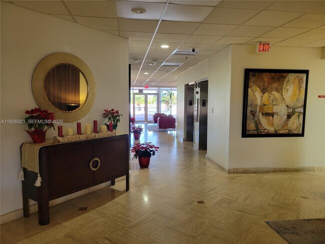 Building Photo - 6422 Collins Ave