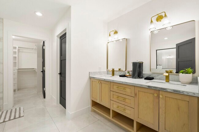 Building Photo - 3327 Freshmeadows Dr