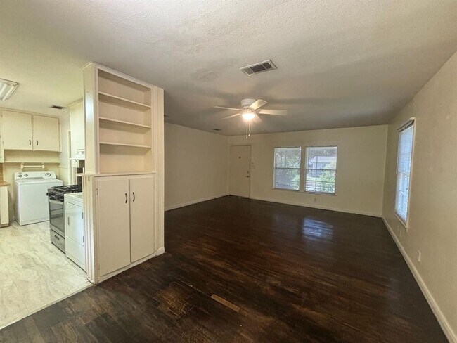 Building Photo - 1408 Romeria Dr