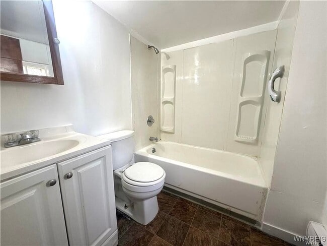 Building Photo - 300 Springville Ave