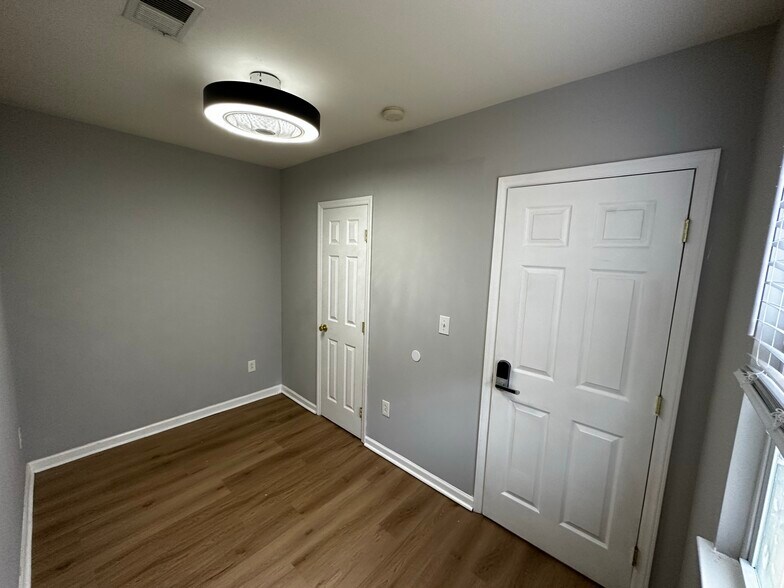 Building Photo - 2111 Highland St