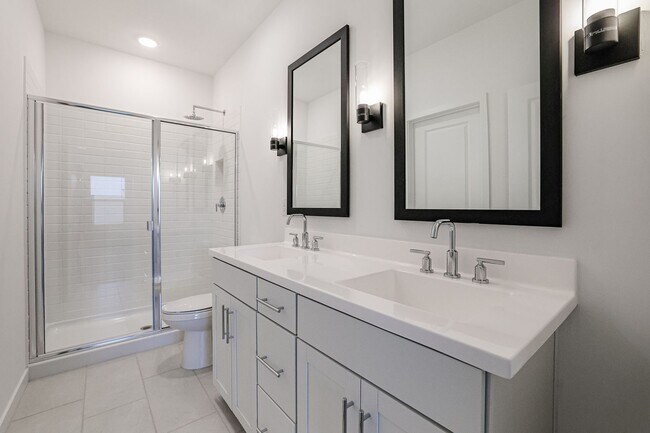 Building Photo - 4 Bedroom in Ambra Gated Community