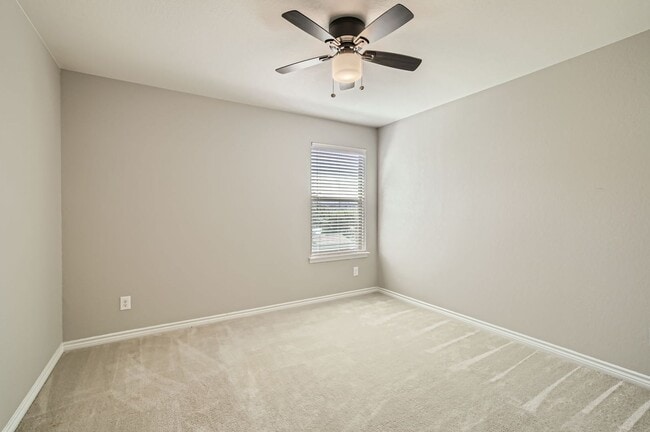 Building Photo - Charming 3 Bedroom Home Near