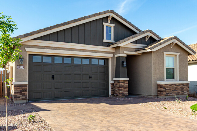 Building Photo - 34924 N Hawley Dr