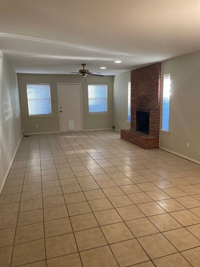 Building Photo - 2 bedroom duplex!  2 bath, 2 car carport