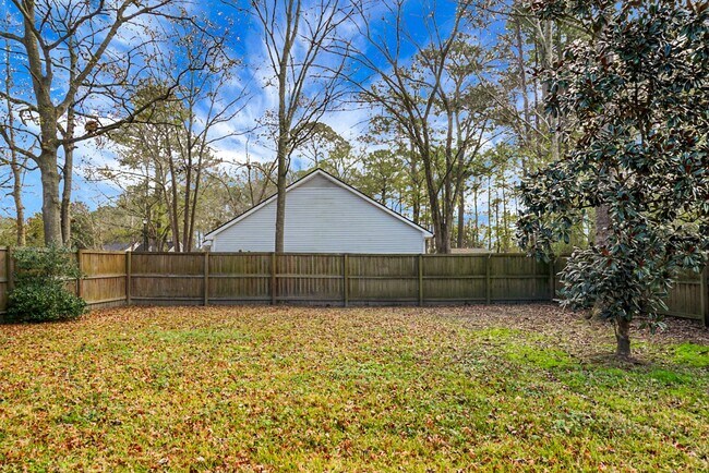 Building Photo - **$500 Off First Months Rent** Charming 3 Bedroom 2 bathroom ready for you to call home!