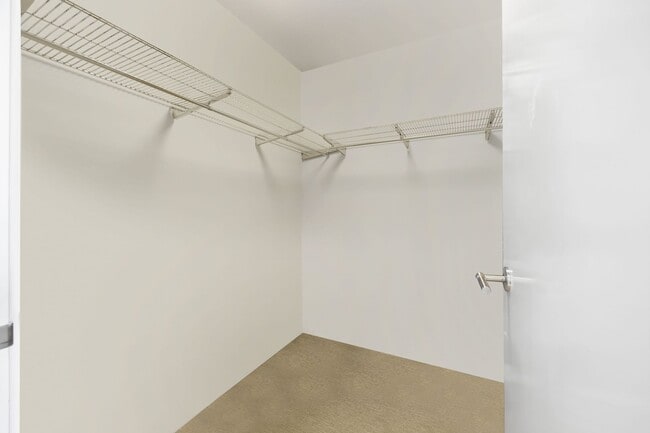 Building Photo - Spacious 2BR/2BA with Beautiful Mountain V...