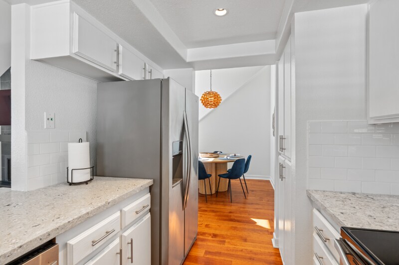 Building Photo - 526 Via De La Valle