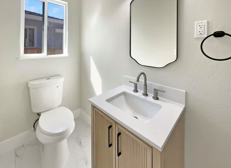 Building Photo - 4840 Piper St