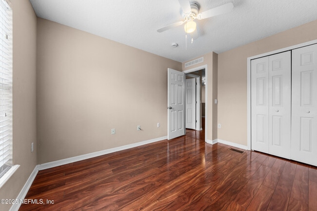 Building Photo - 11871 Lake Bend Cir