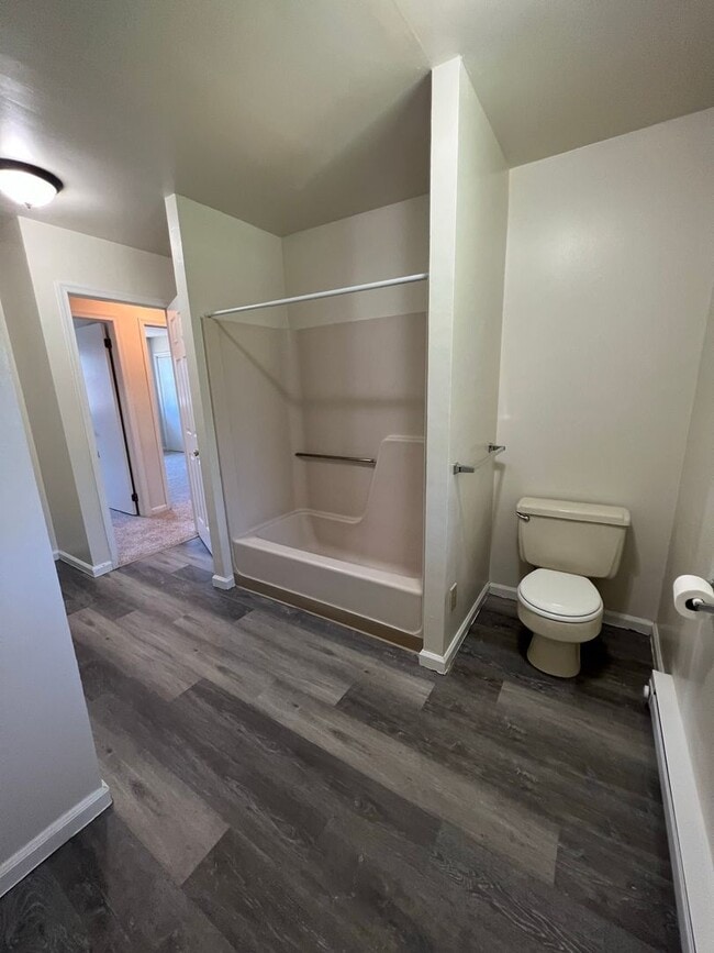 Building Photo - Spacious 3BR Townhome - LOTS OF ROOM!!! - ...
