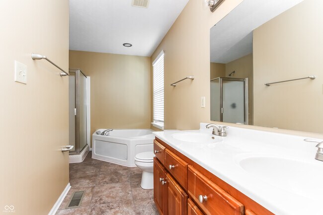 Building Photo - 11031 Fall Dr